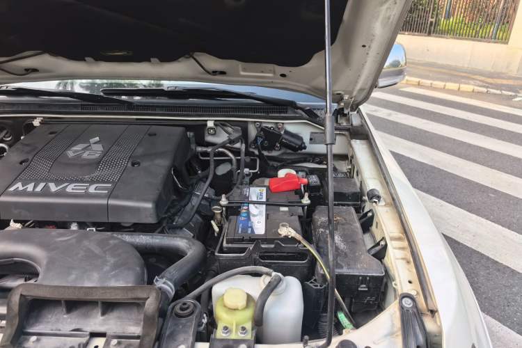 Used Mitsubishi Pajero  Engine Bay Left