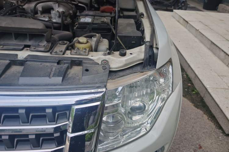 Used Mitsubishi Pajero 2018 3.0L Automatic Prestige Edition Engine Bay Left