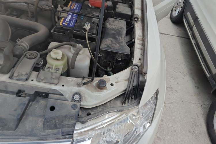 Used Mitsubishi Pajero 2018 3.0L Automatic Standard Edition Engine Bay Left