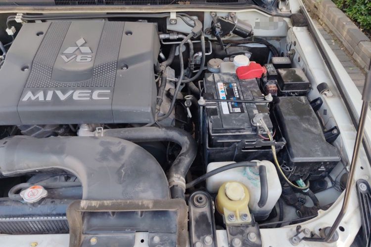 Used Mitsubishi Pajero  Engine Bay Left
