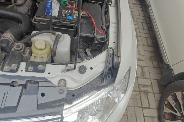Used Mitsubishi Pajero  Engine Bay Left