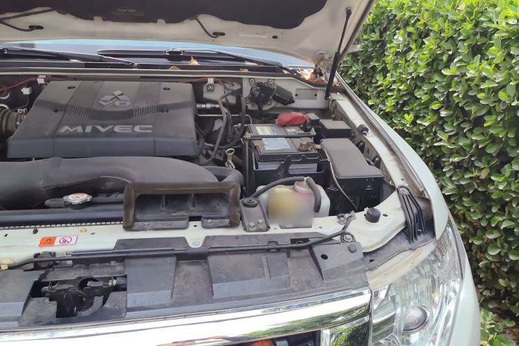 Used Mitsubishi Pajero 2018 V97 3.8L 5-Door GLS Sunroof – U.S. Specification Engine Bay Left