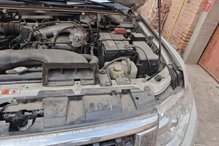 Used Mitsubishi Pajero  Engine Bay Left