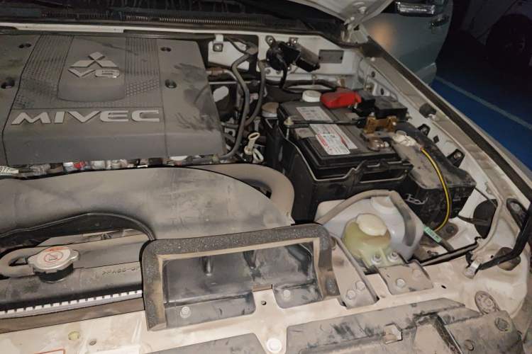 Used Mitsubishi Pajero 2018 V97 3.8L 5-Door GLS Sunroof Dual Differential – Middle East Engine Bay Left