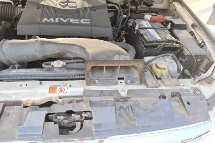 Used Mitsubishi Pajero  Engine Bay Left