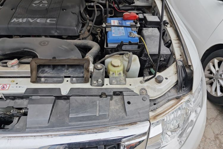Used Mitsubishi Pajero 2018 V97 3.8L 5-Door GLS Sunroof – U.S. Specification Engine Bay Left