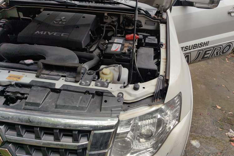 Used Mitsubishi Pajero 2018 V97 3.8L 5-Door GLS Sunroof – Middle East Engine Bay Left
