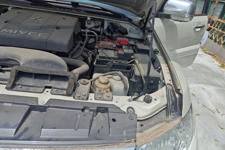 Used Mitsubishi Pajero  Engine Bay Left