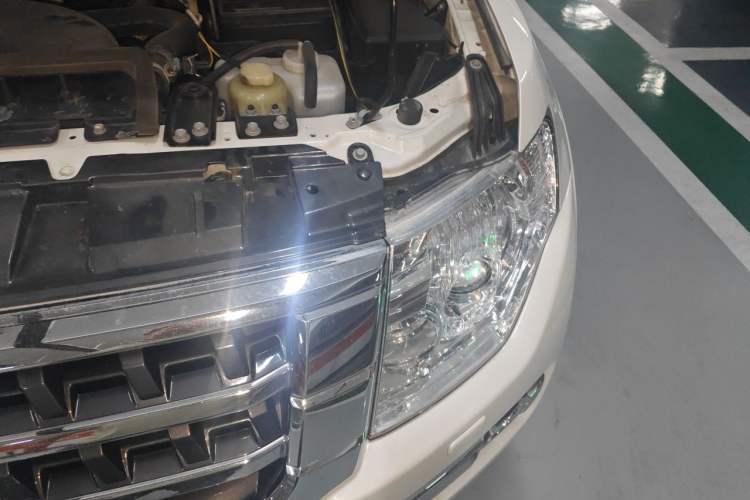 Used Mitsubishi Pajero 2018 V97 3.8L 5-Door GLS Sunroof – Middle East Engine Bay Left