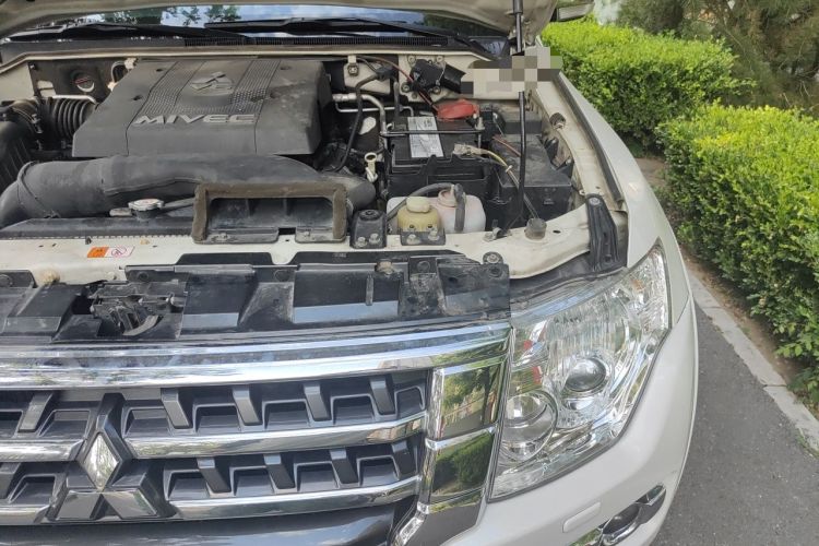 Used Mitsubishi Pajero  Engine Bay Left