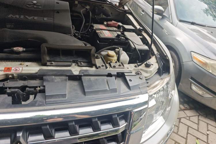 Used Mitsubishi Pajero 2018 V97 3.8L 5-Door GLS Sunroof Single-Difference Model – Middle East Engine Bay Left