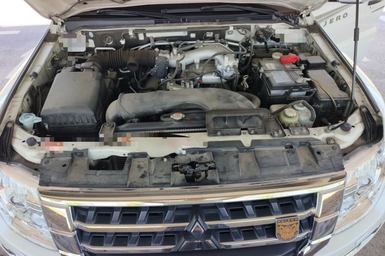 Used Mitsubishi Pajero 2018 3.0L Automatic Standard Edition Engine Bay