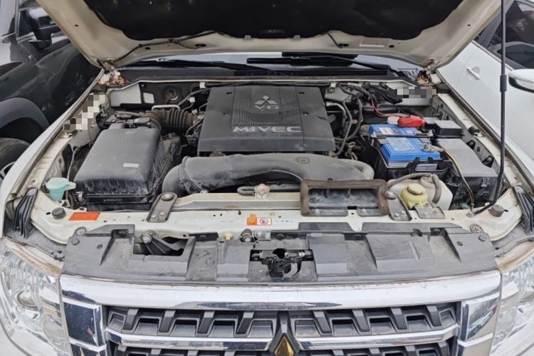 Used Mitsubishi Pajero 2018 V97 3.8L 5-Door GLS Sunroof – U.S. Specification Engine Bay