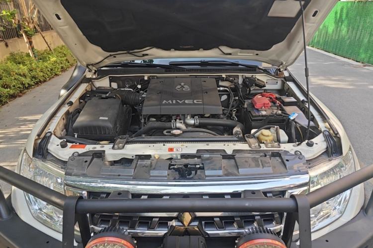 Used Mitsubishi Pajero 2018 V97 3.8L 5-Door GLS Sunroof – Middle East Engine Bay