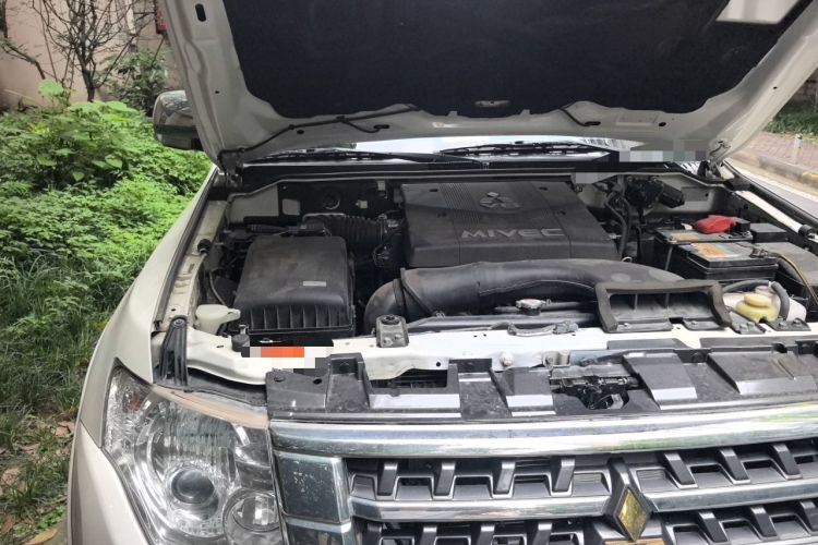 Used Mitsubishi Pajero 2018 V97 3.8L 5-Door GLS Sunroof – Middle East Engine Bay Right