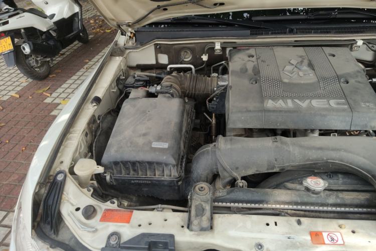 Used Mitsubishi Pajero 2018 V97 3.8L 5-Door GLS Sunroof – Middle East Engine Bay Right