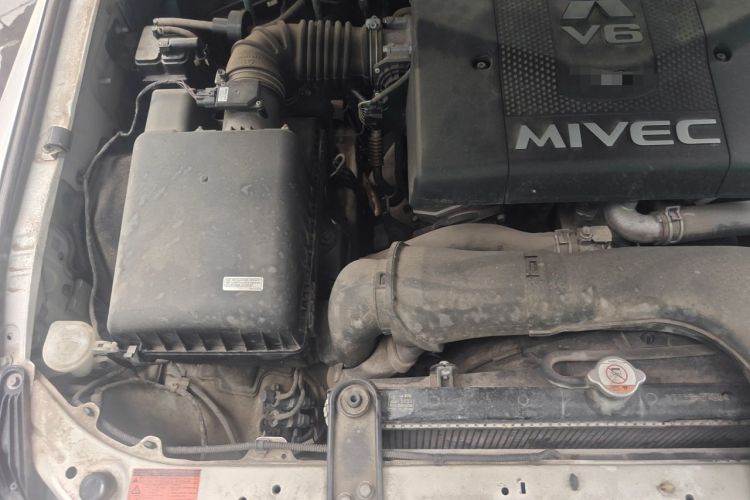 Used Mitsubishi Pajero 2018 V97 3.8L 5-Door GLS Sunroof – Middle East Engine Bay Right