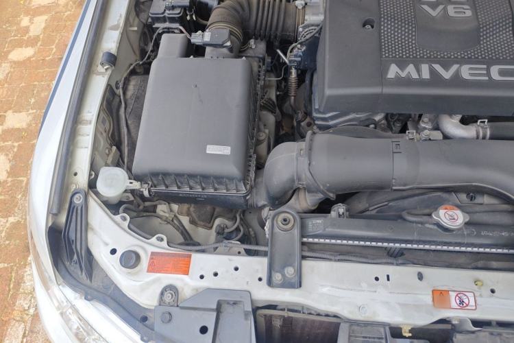 Used Mitsubishi Pajero 2018 V97 3.8L 5-Door GLS Sunroof – Middle East Engine Bay Right