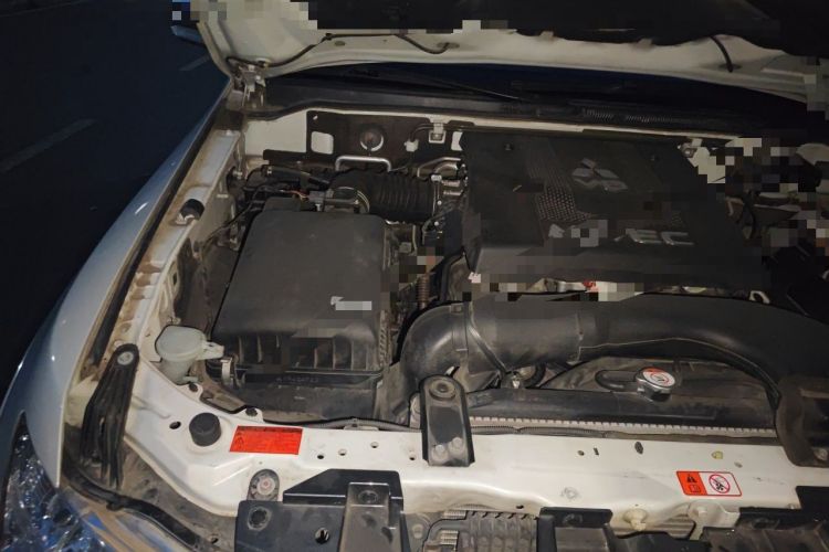 Used Mitsubishi Pajero  Engine Bay Right