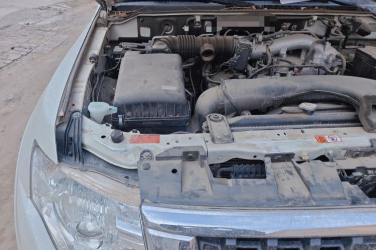 Used Mitsubishi Pajero  Engine Bay Right