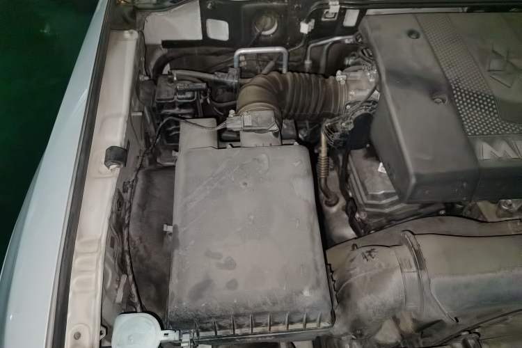 Used Mitsubishi Pajero 2018 V97 3.8L 5-Door GLS Sunroof Single-Difference Model – Middle East Engine Bay Right