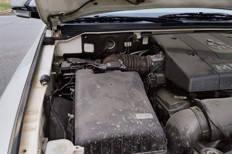 Used Mitsubishi Pajero  Engine Bay Right