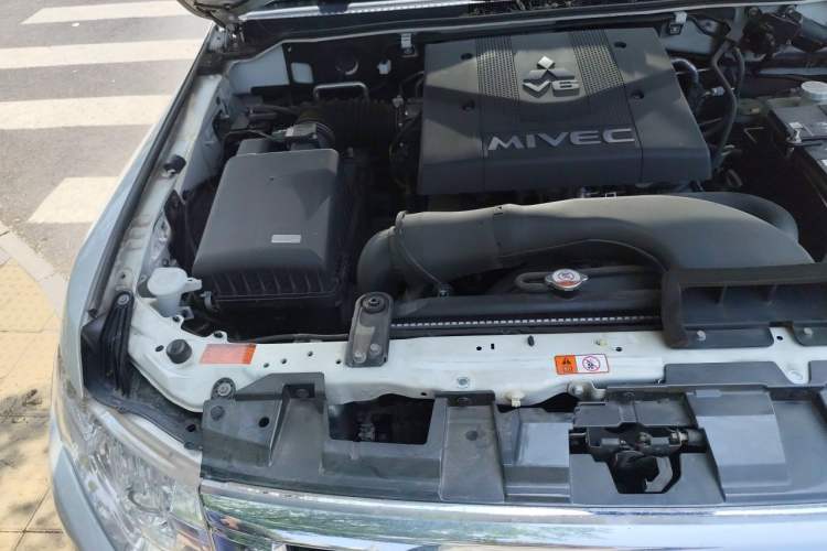 Used Mitsubishi Pajero  Engine Bay Right