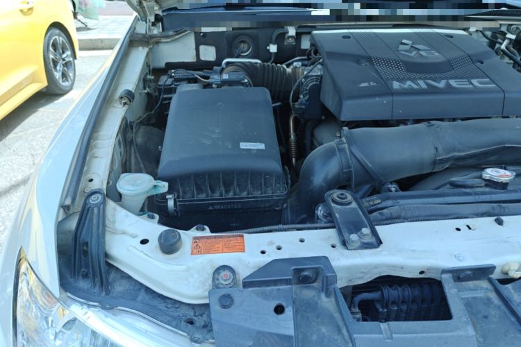 Used Mitsubishi Pajero  Engine Bay Right