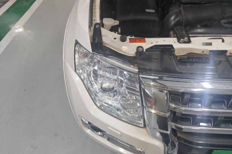 Used Mitsubishi Pajero 2018 V97 3.8L 5-Door GLS Sunroof – Middle East Engine Bay Right