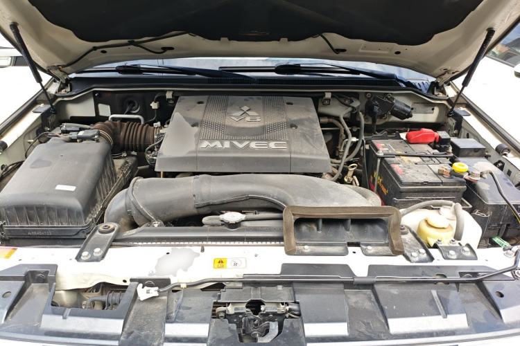 Used Mitsubishi Pajero 2018 V97 3.8L 5-Door GLS Sunroof – Middle East Engine Bay