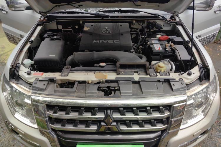 Used Mitsubishi Pajero 2018 V97 3.8L 5-Door GLS Sunroof – Middle East Engine Bay