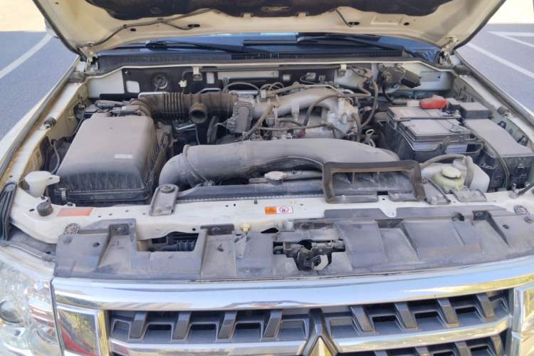 Used Mitsubishi Pajero 2018 3.0L Automatic Luxury Edition Engine Bay
