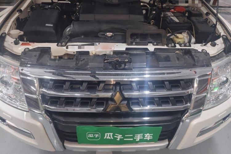 Used Mitsubishi Pajero 2018 V97 3.8L 5-Door GLS Sunroof – Middle East Engine Bay