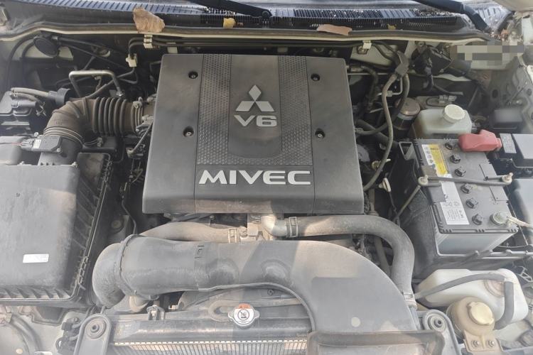 Used Mitsubishi Pajero 2018 V97 3.8L 5-Door GLS Sunroof – Middle East Engine Bay