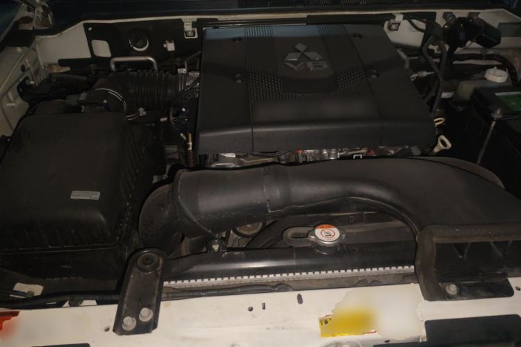 Used Mitsubishi Pajero 2018 V97 3.8L 5-Door GLS Sunroof Single-Difference Model – Middle East Engine Bay