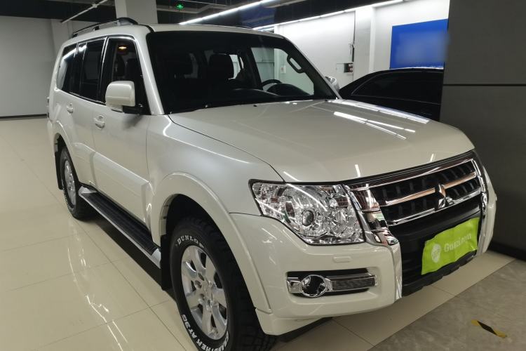 Used Mitsubishi Pajero 2018 3.0L Automatic Standard Edition Exterior 1