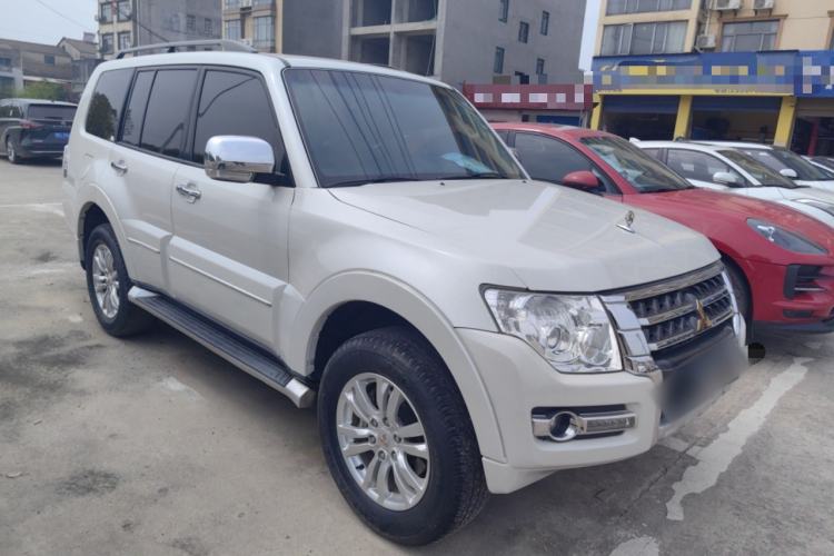 Used Mitsubishi Pajero 2018 V97 3.8L 5-Door GLS Sunroof – Middle East Exterior 1