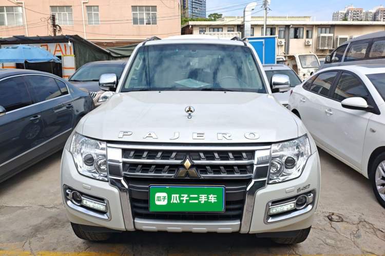 Used Mitsubishi Pajero 2018 V97 3.8L 5-Door GLS Sunroof – Middle East Exterior 1