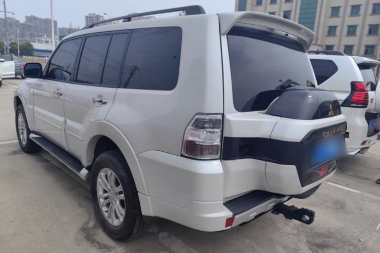Used Mitsubishi Pajero 2018 V97 3.8L 5-Door GLS Sunroof – Middle East Exterior 2