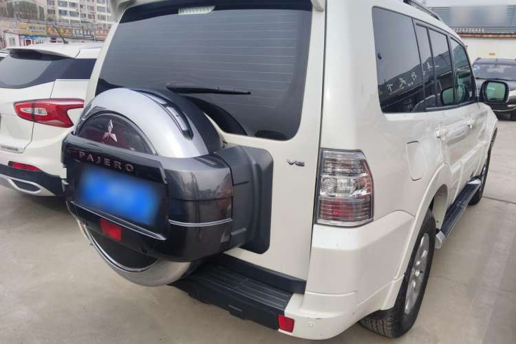 Used Mitsubishi Pajero 2018 3.0L Automatic Standard Edition Exterior 3