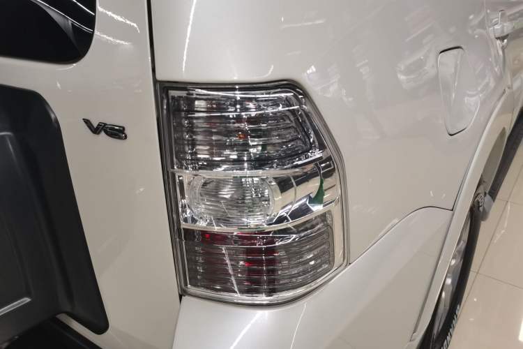 Used Mitsubishi Pajero 2018 3.0L Automatic Standard Edition Exterior 3