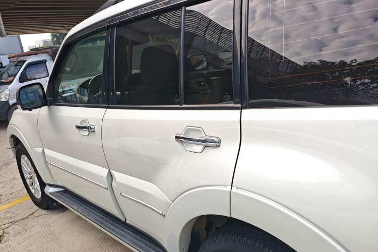Used Mitsubishi Pajero 2018 V97 3.8L 5-Door GLS Sunroof – Middle East Exterior 3