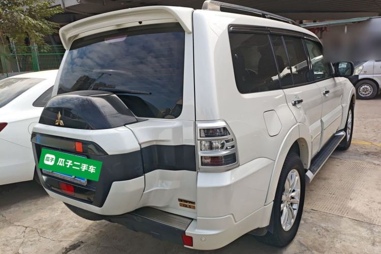 Used Mitsubishi Pajero 2018 V97 3.8L 5-Door GLS Sunroof – Middle East Exterior 5