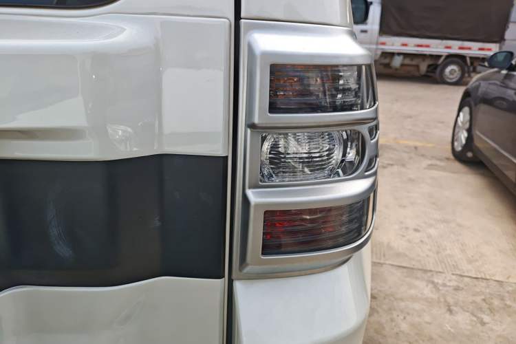 Used Mitsubishi Pajero 2018 V97 3.8L 5-Door GLS Sunroof – Middle East Exterior 6