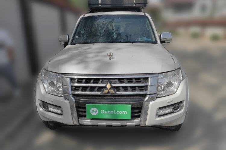 Used Mitsubishi Pajero  Front