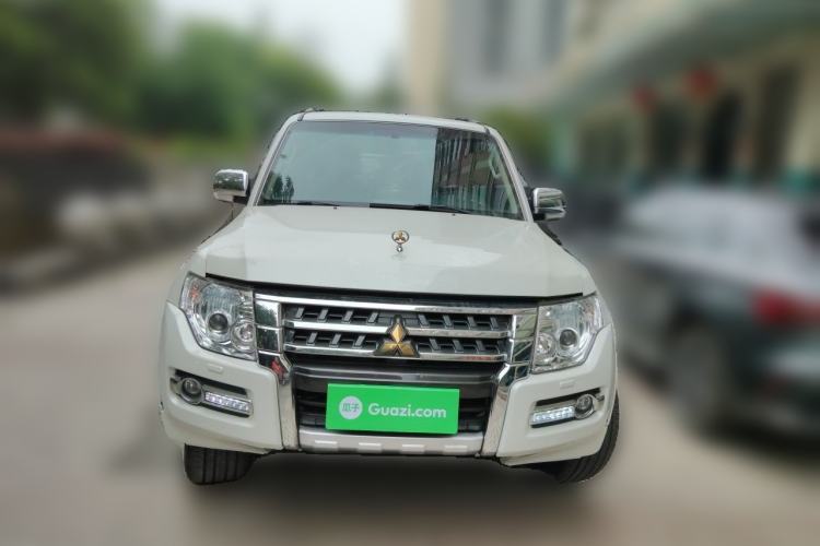 Used Mitsubishi Pajero  Front