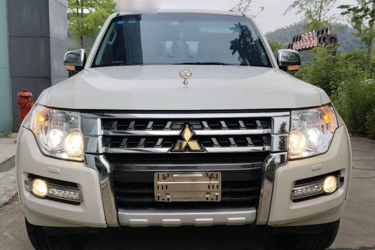 Used Mitsubishi Pajero 2018 V97 3.8L 5-Door GLS Sunroof – Middle East Front