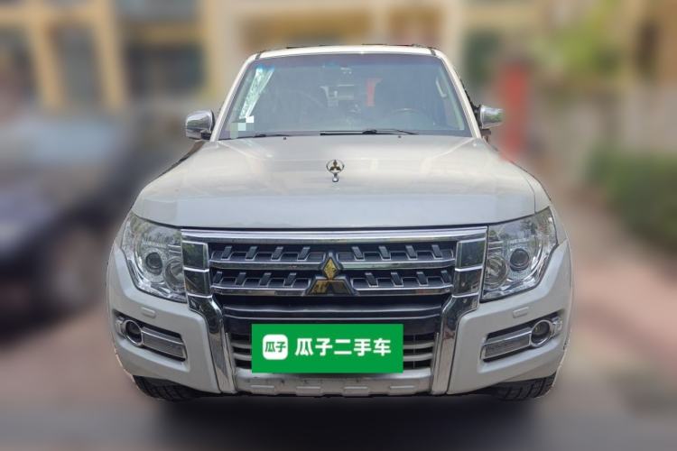 Used Mitsubishi Pajero 2018 V97 3.8L 5-Door GLS Sunroof Dual Differential – Middle East Front