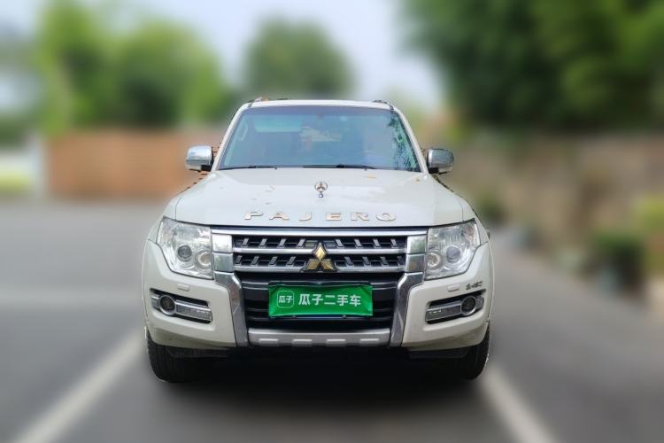 Used Mitsubishi Pajero  Front