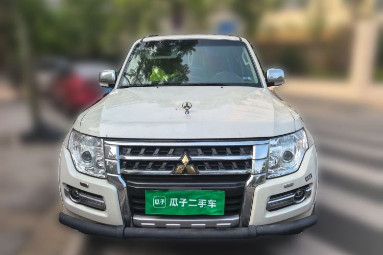 Used Mitsubishi Pajero  Front